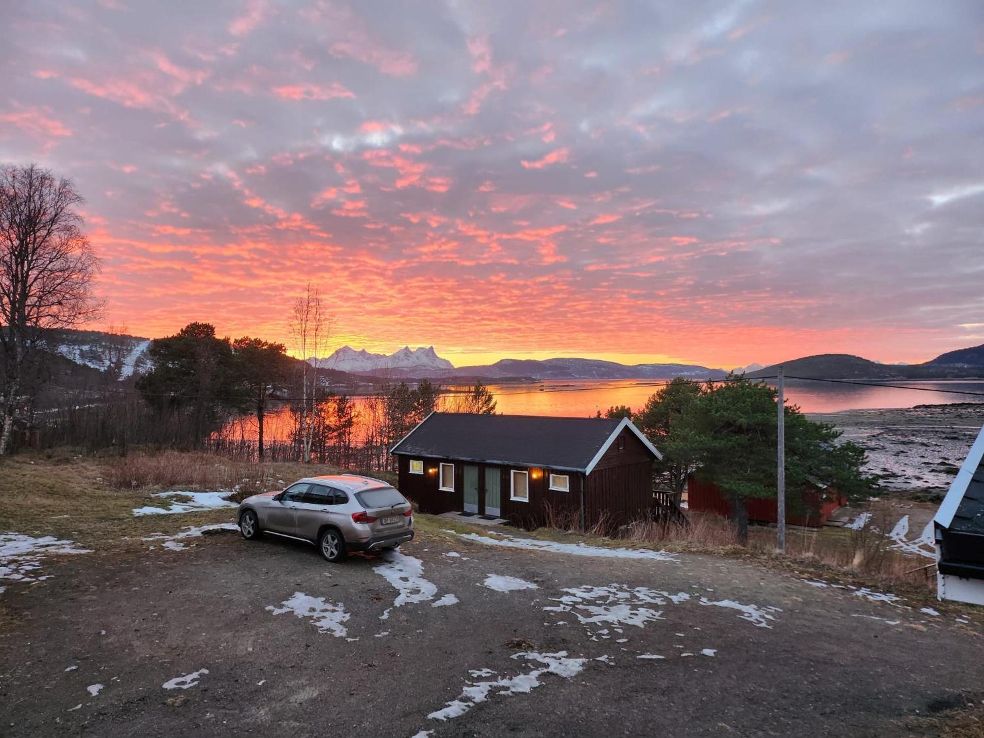 Ulvsvag Gjestgiveri Og Fjordcamping As Екстер'єр фото