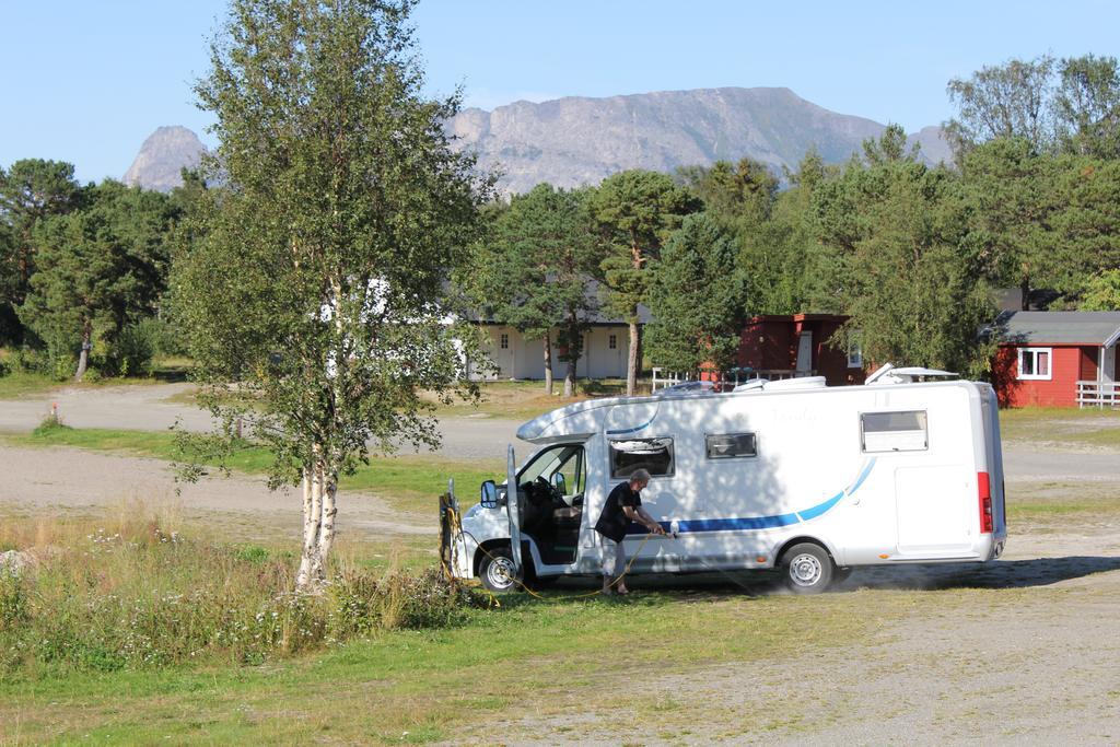 Ulvsvag Gjestgiveri Og Fjordcamping As Екстер'єр фото