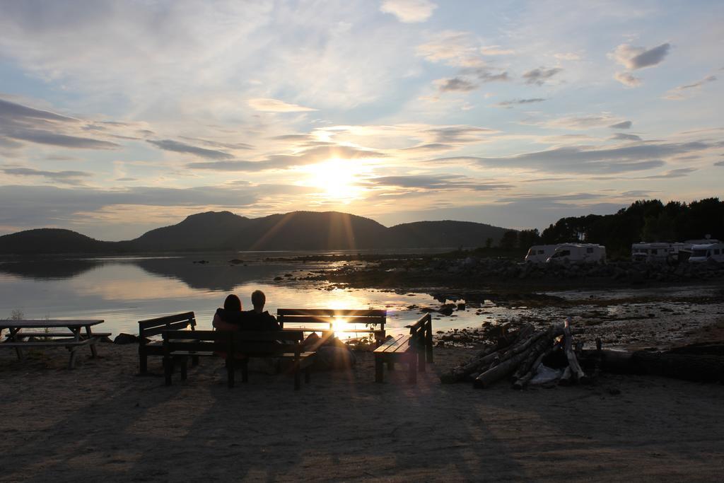 Ulvsvag Gjestgiveri Og Fjordcamping As Екстер'єр фото